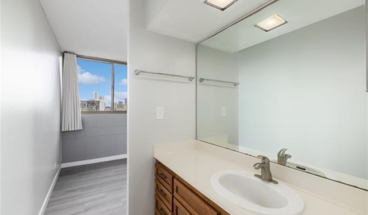 1040 Kinau Street,Honolulu,Hawaii,96814,1 Bedroom Bedrooms,1 BathroomBathrooms,Condo/Townhouse,Kinau,8,18251830