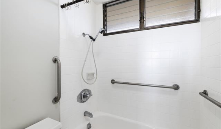 1040 Kinau Street,Honolulu,Hawaii,96814,1 Bedroom Bedrooms,1 BathroomBathrooms,Condo/Townhouse,Kinau,8,18251830