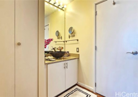 400 Hobron Lane,Honolulu,Hawaii,96815,1 Bedroom Bedrooms,1 BathroomBathrooms,Condo/Townhouse,Hobron,28,18251976