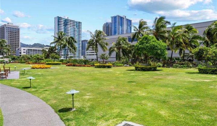 2500 Kalakaua Avenue,Honolulu,Hawaii,96815,2 Bedrooms Bedrooms,2 BathroomsBathrooms,Condo/Townhouse,Kalakaua,16,17840628