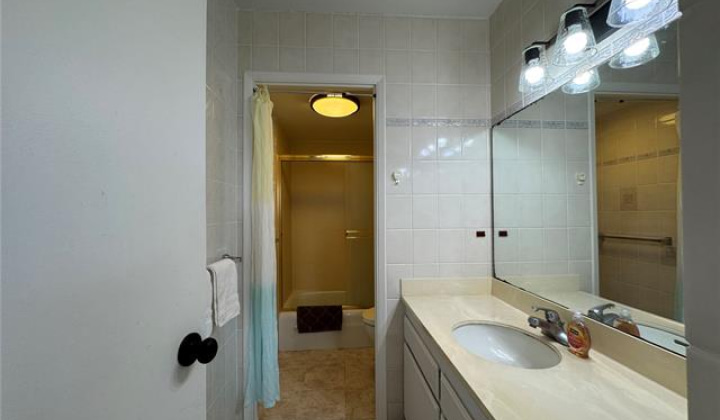 2240 Kuhio Avenue,Honolulu,Hawaii,96815,2 ベッドルーム ベッドルーム,2 バスルームバスルーム,コンド / タウンハウス,Kuhio,34,18711316