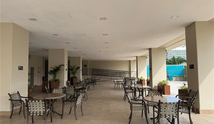 2240 Kuhio Avenue,Honolulu,Hawaii,96815,2 ベッドルーム ベッドルーム,2 バスルームバスルーム,コンド / タウンハウス,Kuhio,34,18711316