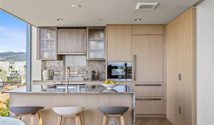 1000 Auahi Street,Honolulu,Hawaii,96814,1 Bedroom Bedrooms,1 BathroomBathrooms,Condo/Townhouse,Auahi,7,18256865