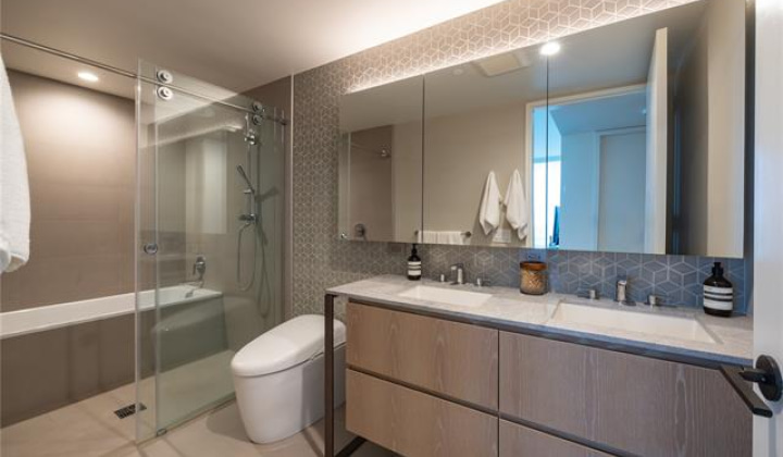 1000 Auahi Street,Honolulu,Hawaii,96814,1 Bedroom Bedrooms,1 BathroomBathrooms,Condo/Townhouse,Auahi,7,18256865