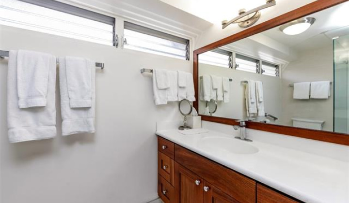 2161 Kalia Road,Honolulu,Hawaii,96815,1 Bedroom Bedrooms,1 BathroomBathrooms,Condo/Townhouse,Kalia,9,18257125
