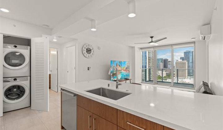 987 Queen Street,Honolulu,Hawaii,96814,1 Bedroom Bedrooms,1 BathroomBathrooms,Condo/Townhouse,Queen,20,17841929