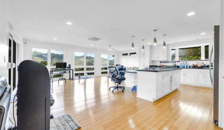 165 Nawiliwili Street,Honolulu,Hawaii,96825,3 Bedrooms Bedrooms,2 BathroomsBathrooms,Single family,Nawiliwili,18258476