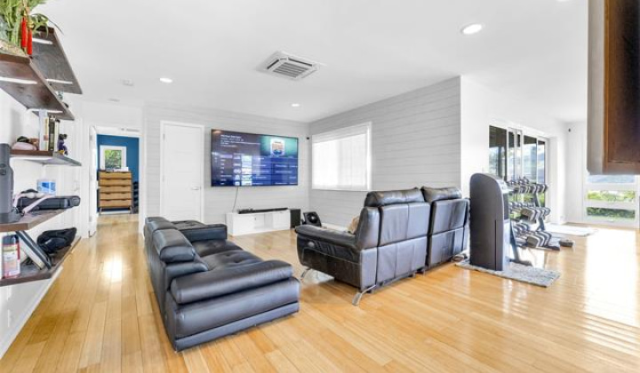 165 Nawiliwili Street,Honolulu,Hawaii,96825,3 Bedrooms Bedrooms,2 BathroomsBathrooms,Single family,Nawiliwili,18258476