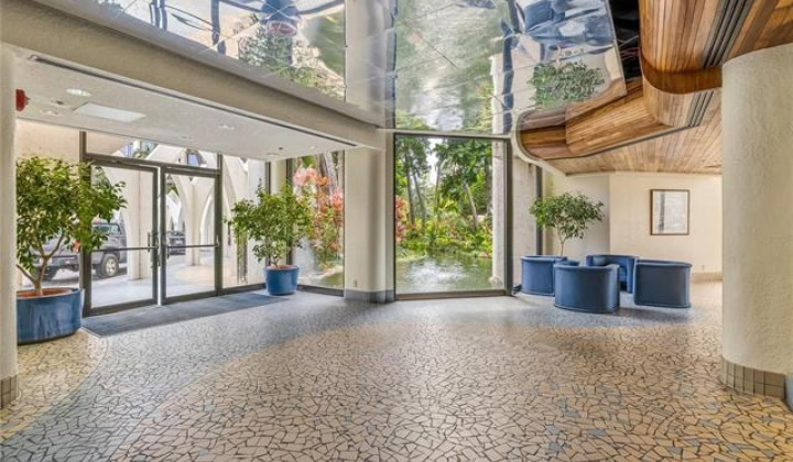 300 Wai Nani Way,Honolulu,Hawaii,96815,1 Bedroom Bedrooms,1 BathroomBathrooms,Condo/Townhouse,Wai Nani,18,19424761