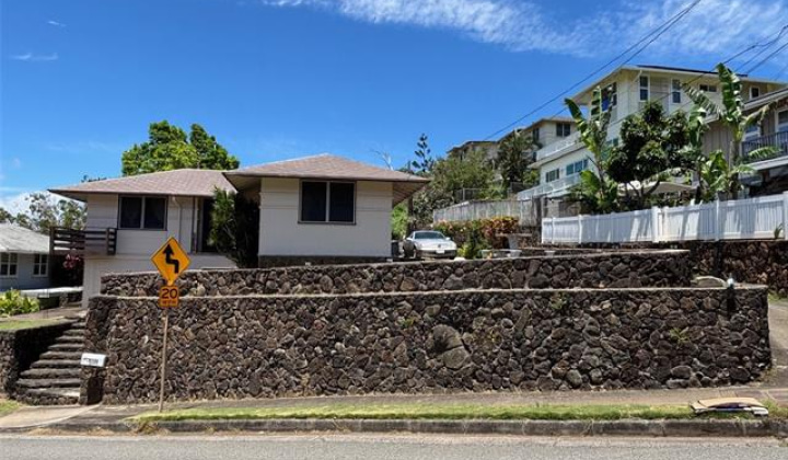 1356 Mamalu Street,Honolulu,Hawaii,96817,3 Bedrooms Bedrooms,1 BathroomBathrooms,Single family,Mamalu,19425890