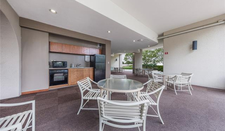 581 Kamoku Street,Honolulu,Hawaii,96826,2 ベッドルーム ベッドルーム,2 バスルームバスルーム,コンド / タウンハウス,Kamoku,10,18719635