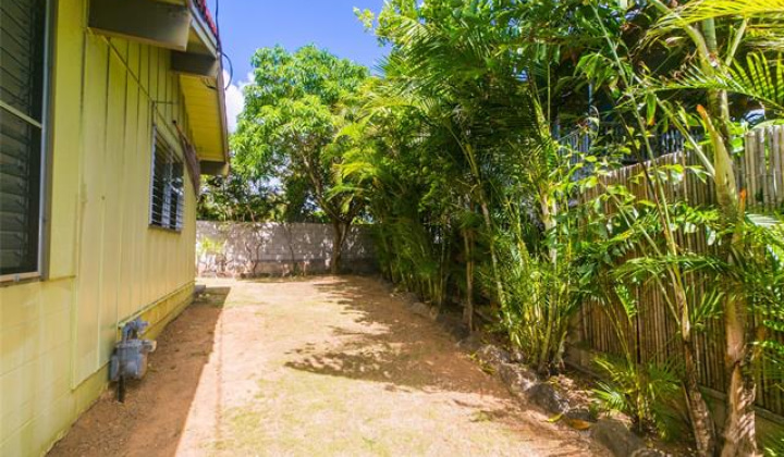 687 Akoakoa Street,Kailua,Hawaii,96734,4 Bedrooms Bedrooms,2 BathroomsBathrooms,Single family,Akoakoa,18265803