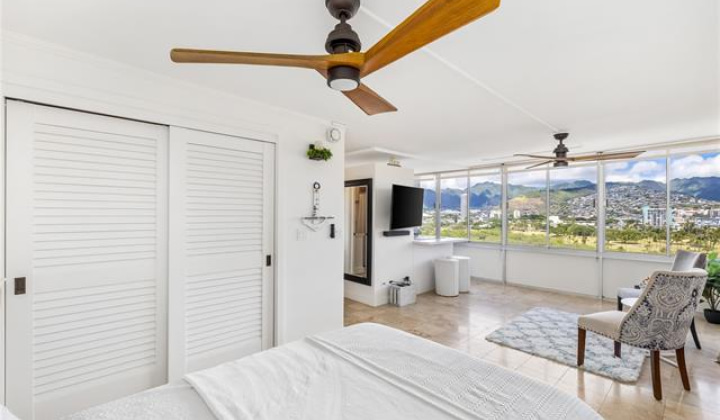 2415 Ala Wai Boulevard,Honolulu,Hawaii,96815,1 Bedroom Bedrooms,1 BathroomBathrooms,Condo/Townhouse,Ala Wai,12,18266122
