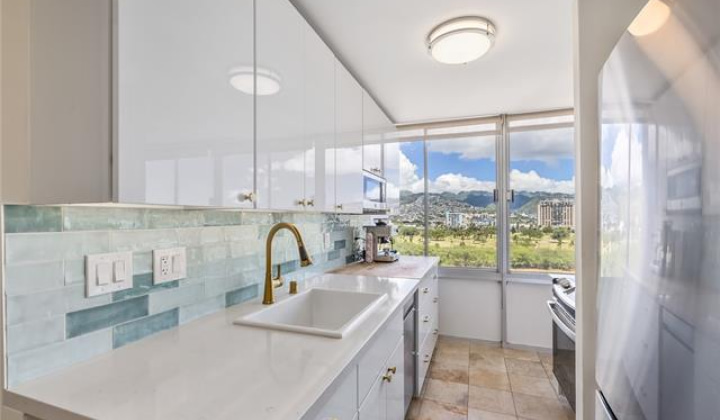 2415 Ala Wai Boulevard,Honolulu,Hawaii,96815,1 Bedroom Bedrooms,1 BathroomBathrooms,Condo/Townhouse,Ala Wai,12,18266122