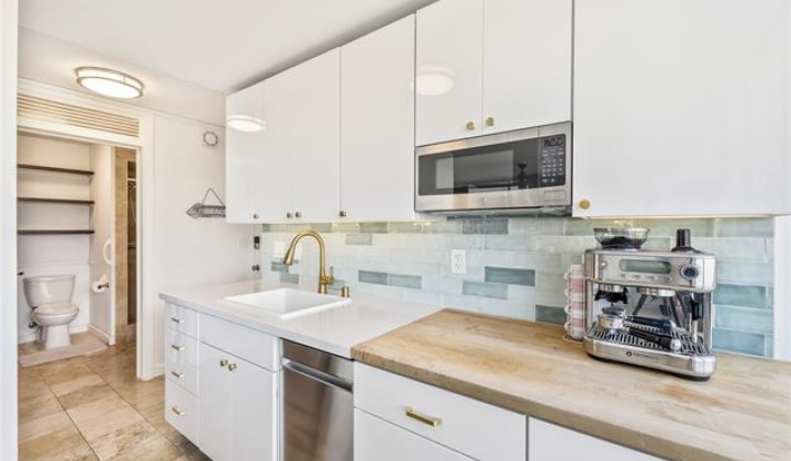 2415 Ala Wai Boulevard,Honolulu,Hawaii,96815,1 Bedroom Bedrooms,1 BathroomBathrooms,Condo/Townhouse,Ala Wai,12,18266122
