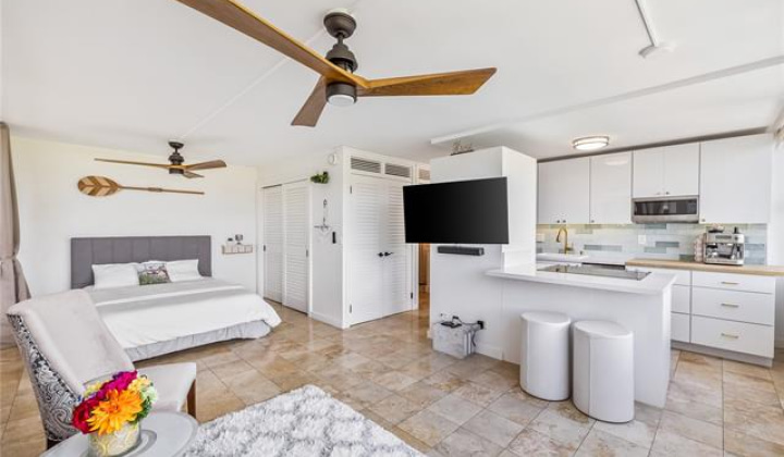 2415 Ala Wai Boulevard,Honolulu,Hawaii,96815,1 Bedroom Bedrooms,1 BathroomBathrooms,Condo/Townhouse,Ala Wai,12,18266122