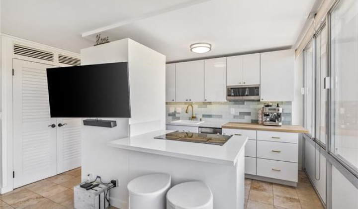2415 Ala Wai Boulevard,Honolulu,Hawaii,96815,1 Bedroom Bedrooms,1 BathroomBathrooms,Condo/Townhouse,Ala Wai,12,18266122