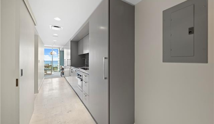 383 Kalaimoku Street,Honolulu,Hawaii,96815,1 Bedroom Bedrooms,1 BathroomBathrooms,Condo/Townhouse,Kalaimoku,19,18266200