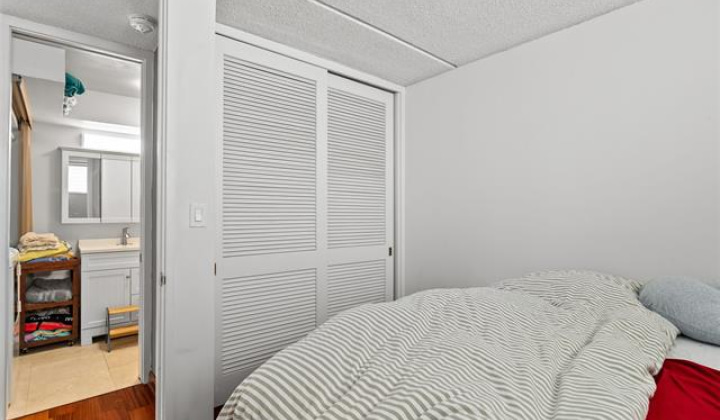 1717 Ala Wai Boulevard,Honolulu,Hawaii,96815,2 Bedrooms Bedrooms,2 BathroomsBathrooms,Condo/Townhouse,Ala Wai,16,19429677