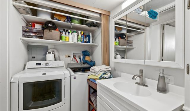 1717 Ala Wai Boulevard,Honolulu,Hawaii,96815,2 Bedrooms Bedrooms,2 BathroomsBathrooms,Condo/Townhouse,Ala Wai,16,19429677