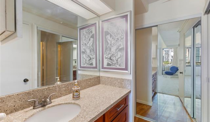 2333 Kapiolani Boulevard,Honolulu,Hawaii,96826,2 Bedrooms Bedrooms,2 BathroomsBathrooms,Condo/Townhouse,Kapiolani,8,18270861