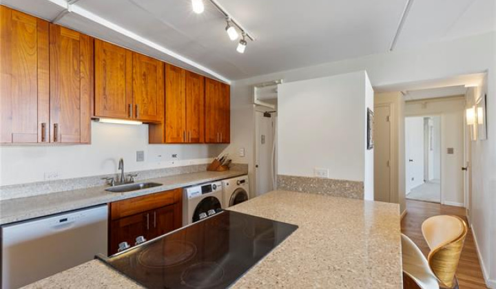 2333 Kapiolani Boulevard,Honolulu,Hawaii,96826,2 Bedrooms Bedrooms,2 BathroomsBathrooms,Condo/Townhouse,Kapiolani,8,18270861