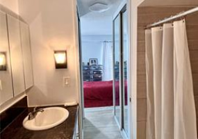 1655 Makaloa Street,Honolulu,Hawaii,96814,1 Bedroom Bedrooms,1 BathroomBathrooms,Condo/Townhouse,Makaloa,10,18272138