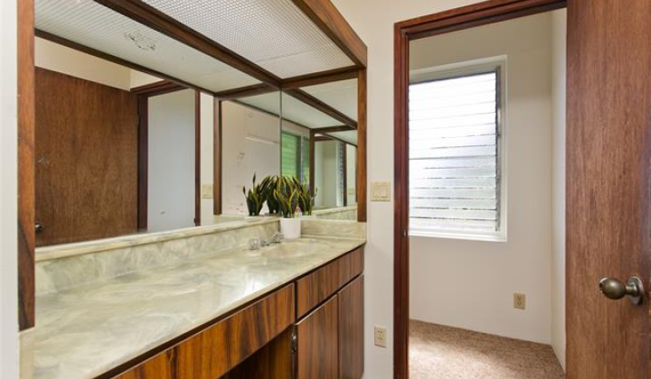 725 Walea Place,Honolulu,Hawaii,96817,4 ベッドルーム ベッドルーム,2 バスルームバスルーム,一戸建て,Walea,18272946
