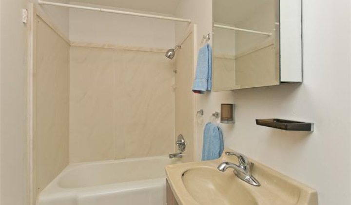 725 Walea Place,Honolulu,Hawaii,96817,4 ベッドルーム ベッドルーム,2 バスルームバスルーム,一戸建て,Walea,18272946
