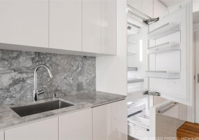 987 Queen Street,Honolulu,Hawaii,96814,1 Bedroom Bedrooms,1 BathroomBathrooms,Condo/Townhouse,Queen,12,18273495