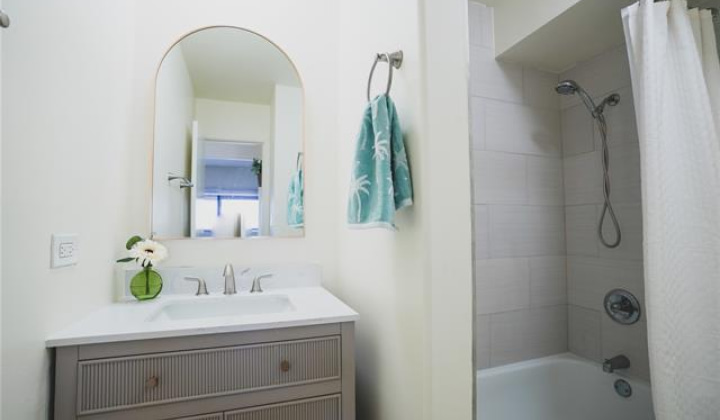1571 Piikoi Street,Honolulu,Hawaii,96822,2 Bedrooms Bedrooms,1 BathroomBathrooms,Condo/Townhouse,Piikoi,7,18731554