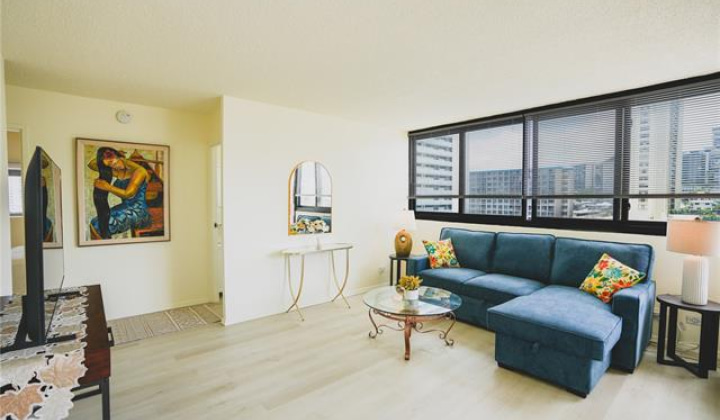 1571 Piikoi Street,Honolulu,Hawaii,96822,2 Bedrooms Bedrooms,1 BathroomBathrooms,Condo/Townhouse,Piikoi,7,18731554