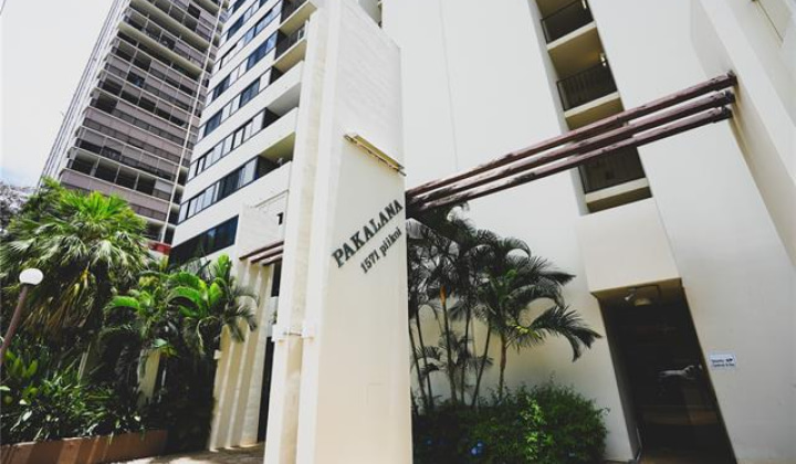 1571 Piikoi Street,Honolulu,Hawaii,96822,2 Bedrooms Bedrooms,1 BathroomBathrooms,Condo/Townhouse,Piikoi,7,18731554