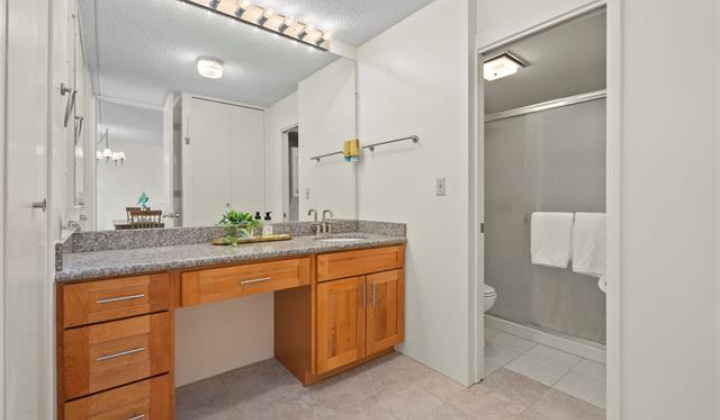 400 Hobron Lane,Honolulu,Hawaii,96815,1 Bedroom Bedrooms,1 BathroomBathrooms,Condo/Townhouse,Hobron,22,19447442