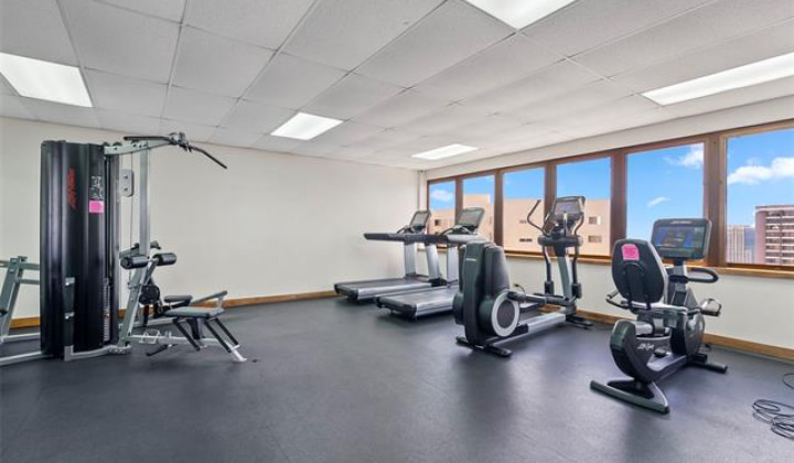 400 Hobron Lane,Honolulu,Hawaii,96815,1 Bedroom Bedrooms,1 BathroomBathrooms,Condo/Townhouse,Hobron,22,19447442