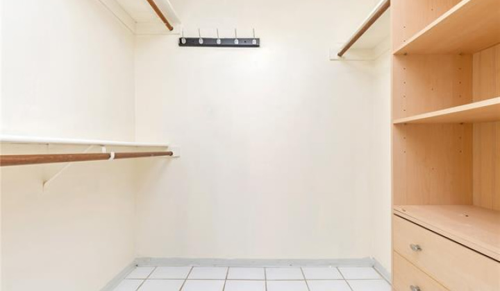 2452 Tusitala Street,Honolulu,Hawaii,96815,2 ベッドルーム ベッドルーム,1 バスルームバスルーム,コンド / タウンハウス,Tusitala,17,18276157