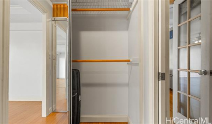 2937 Kalakaua Avenue,Honolulu,Hawaii,96815,1 Bedroom Bedrooms,1 BathroomBathrooms,Condo/Townhouse,Kalakaua,4,18277112
