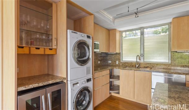 2937 Kalakaua Avenue,Honolulu,Hawaii,96815,1 Bedroom Bedrooms,1 BathroomBathrooms,Condo/Townhouse,Kalakaua,4,18277112