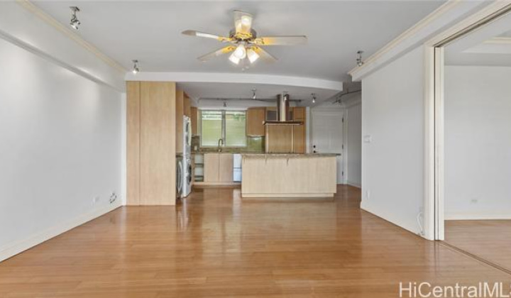 2937 Kalakaua Avenue,Honolulu,Hawaii,96815,1 Bedroom Bedrooms,1 BathroomBathrooms,Condo/Townhouse,Kalakaua,4,18277112