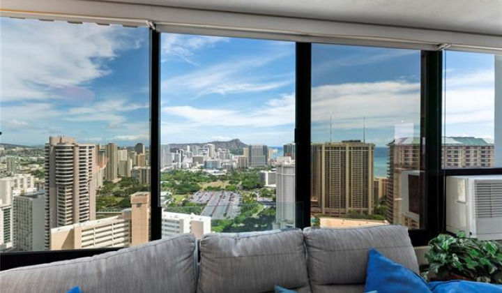 343 Hobron Lane,Honolulu,Hawaii,96815,2 Bedrooms Bedrooms,2 BathroomsBathrooms,Condo/Townhouse,Hobron,44,18277541