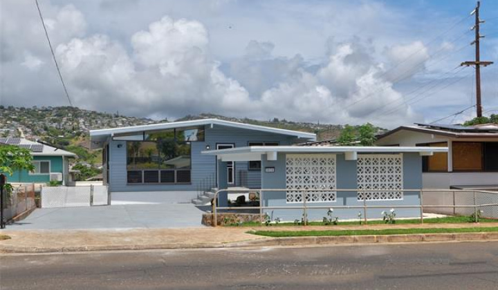 3824 Harding Avenue,Honolulu,Hawaii,96816,5 Bedrooms Bedrooms,2 BathroomsBathrooms,Single family,Harding,18277645