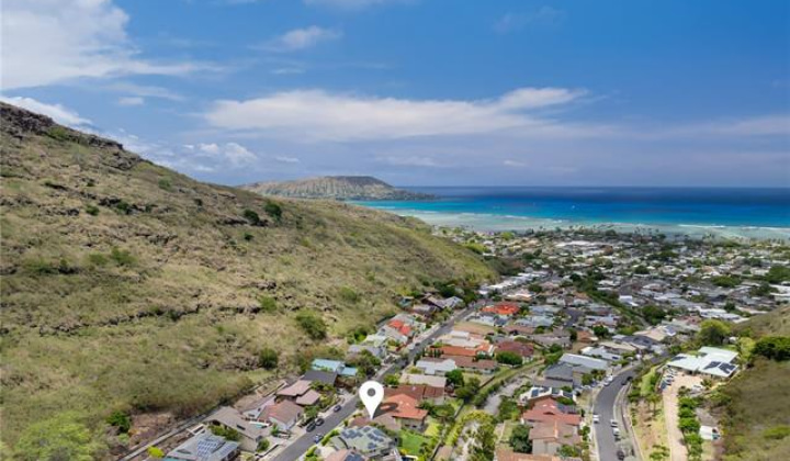 6046 Haleola Street,Honolulu,Hawaii,96821,4 Bedrooms Bedrooms,2 BathroomsBathrooms,Single family,Haleola,19448972