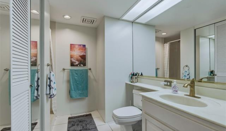 555 Hahaione Street,Honolulu,Hawaii,96825,1 Bedroom Bedrooms,2 BathroomsBathrooms,Condo/Townhouse,Hahaione,9,19449518