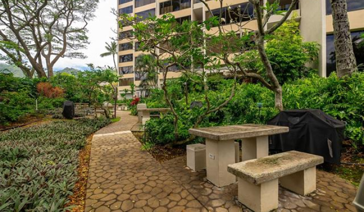 555 Hahaione Street,Honolulu,Hawaii,96825,1 Bedroom Bedrooms,2 BathroomsBathrooms,Condo/Townhouse,Hahaione,9,19449518