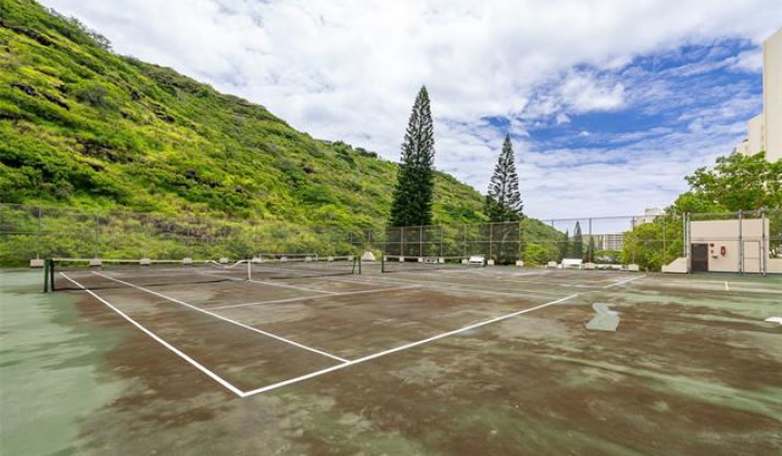 555 Hahaione Street,Honolulu,Hawaii,96825,1 Bedroom Bedrooms,2 BathroomsBathrooms,Condo/Townhouse,Hahaione,9,19449518
