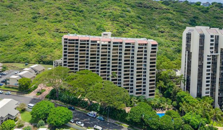 555 Hahaione Street,Honolulu,Hawaii,96825,1 Bedroom Bedrooms,2 BathroomsBathrooms,Condo/Townhouse,Hahaione,9,19449518
