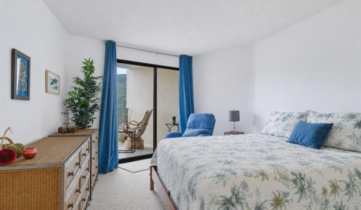 555 Hahaione Street,Honolulu,Hawaii,96825,1 Bedroom Bedrooms,2 BathroomsBathrooms,Condo/Townhouse,Hahaione,9,19449518