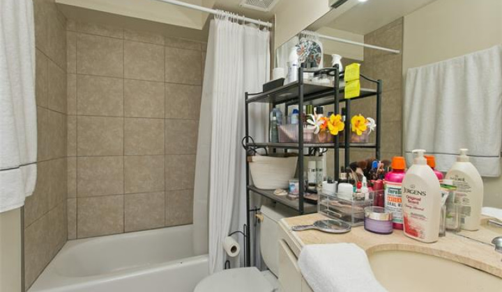 1750 Kalakaua Avenue,Honolulu,Hawaii,96826,1 BathroomBathrooms,Condo/Townhouse,Kalakaua,17,18278635