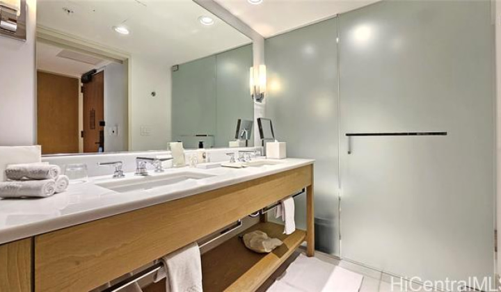 383 Kalaimoku Street,Honolulu,Hawaii,96815,1 BathroomBathrooms,Condo/Townhouse,Kalaimoku,20,18279374