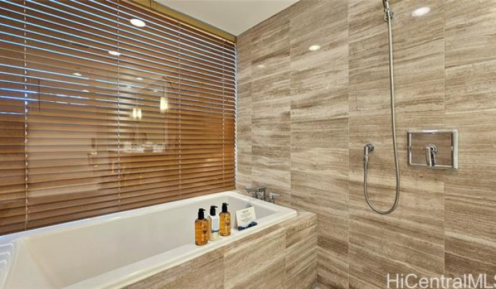 383 Kalaimoku Street,Honolulu,Hawaii,96815,1 BathroomBathrooms,Condo/Townhouse,Kalaimoku,20,18279374